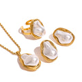 Set de gargantilla, aretes y anillo con perlas artificiales