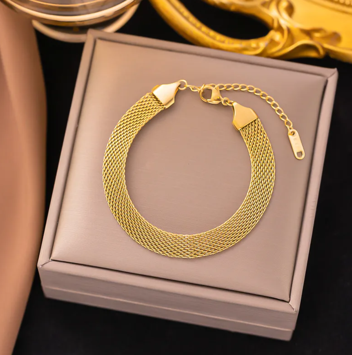 pulsera de malla con baño de oro