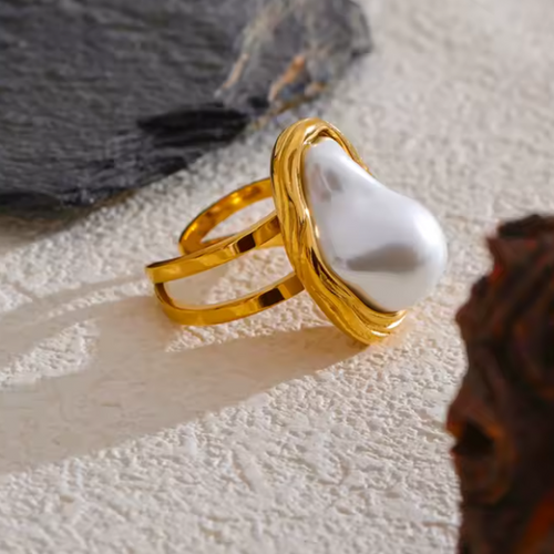Anillo abierto vintage con perla barroca de imitación
