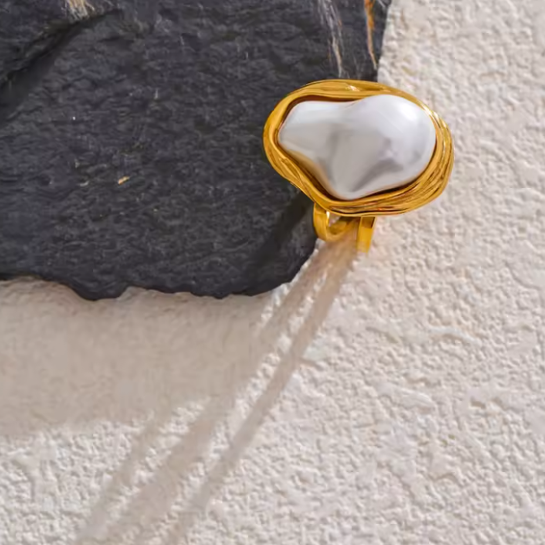 Anillo abierto vintage con perla barroca de imitación